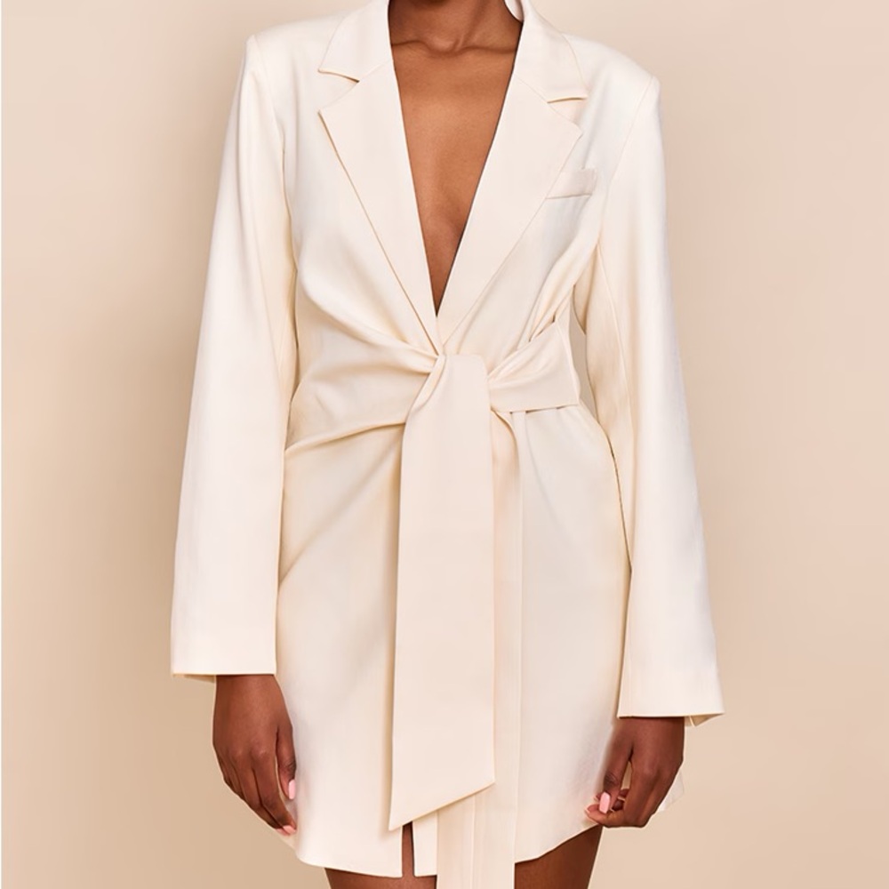 PrettyLittleThing Cream Long Sleeve Blazer Dress - Picture 1 of 3
